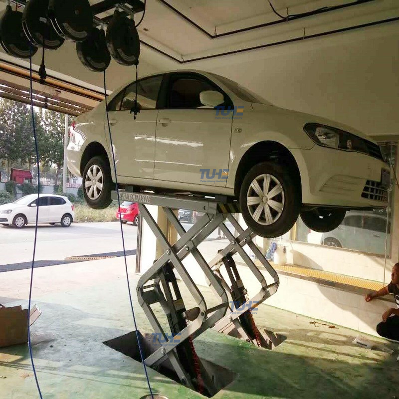 Elevador hidráulico de coches para garaje.